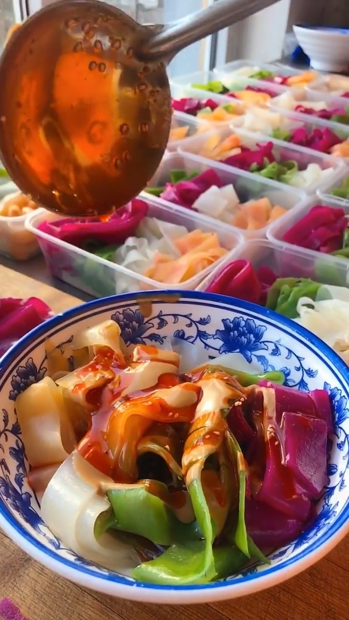 纯天然果蔬五彩凉皮