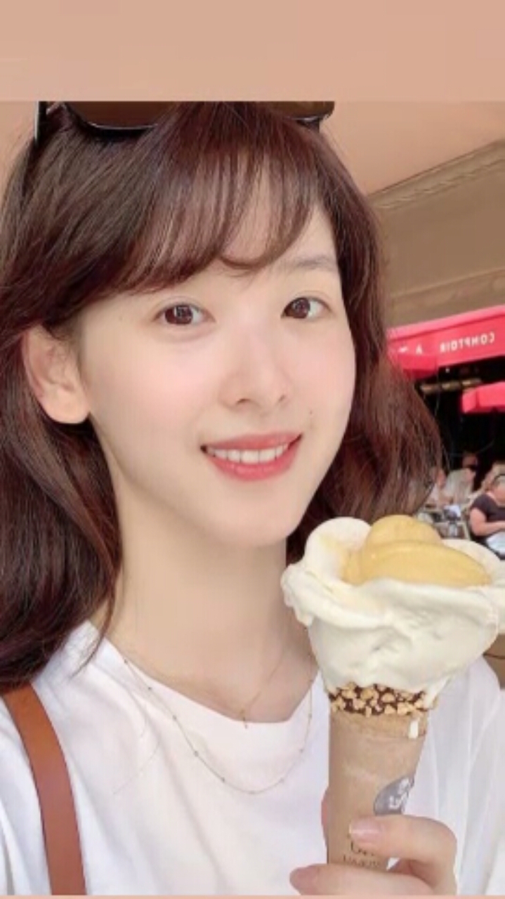 章泽天近照再"奶茶妹妹"造型,笑容青纯