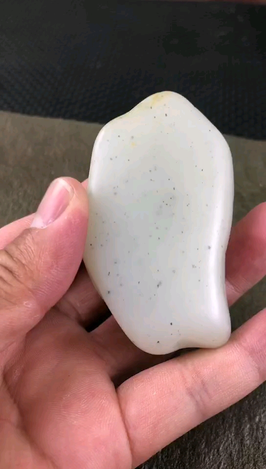 130克芝麻玉玩料,肉细过灯,脂粉好!-度小视