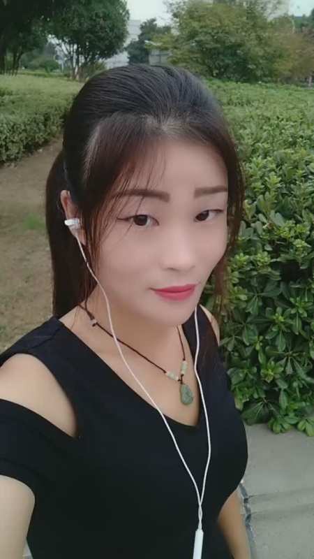 本人28岁河南驻马店市人叫王丽丽身高163体重100不喜欢的请划过喜欢的