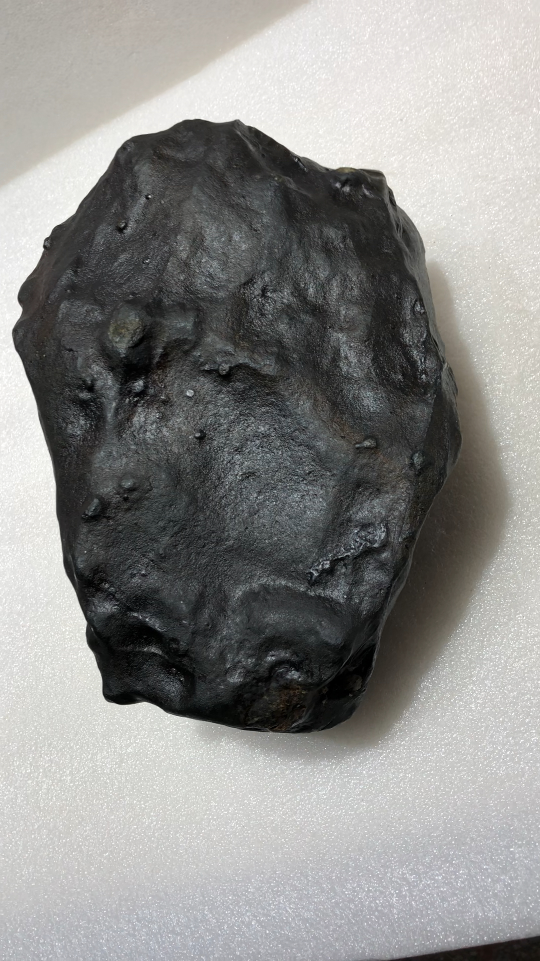 精品石陨石,重16斤,中强磁,气印迷人,熔壳好,纯天然的!