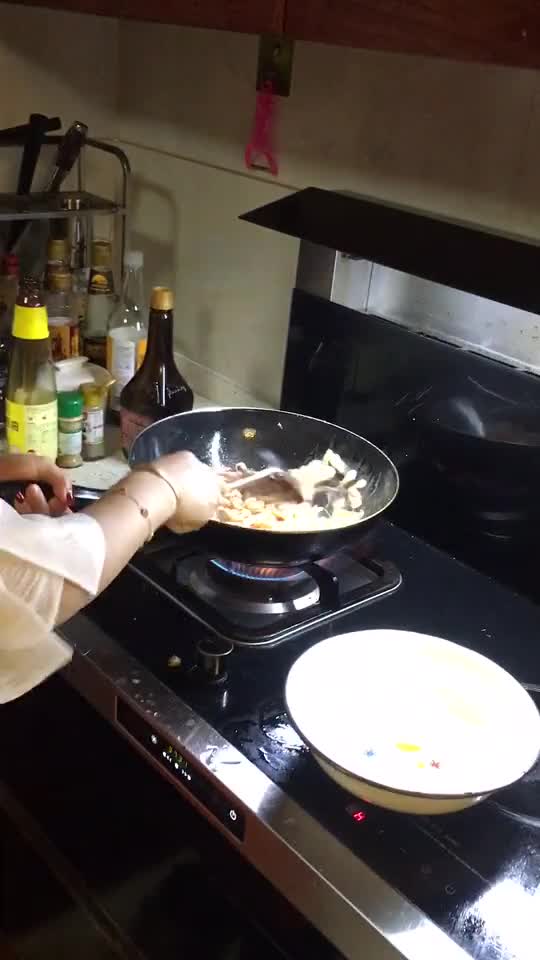 我家美女煮二个菜超级好吃
