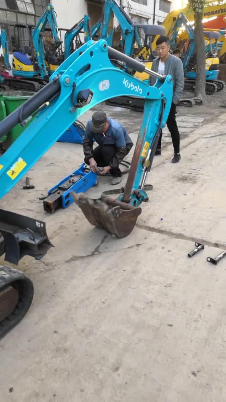 真是厉害了我的哥,挖斗都挖掉了(1)