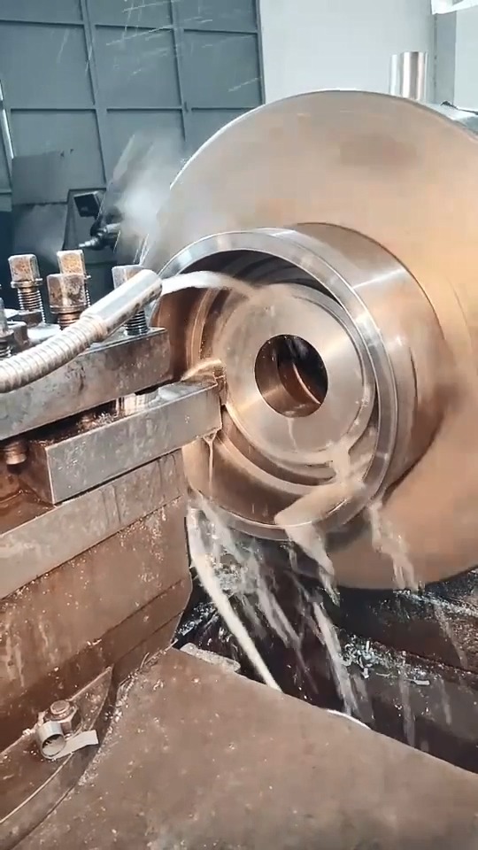 车工#车工是三分靠手艺,七分靠磨刀,车刀磨好才是合格车工