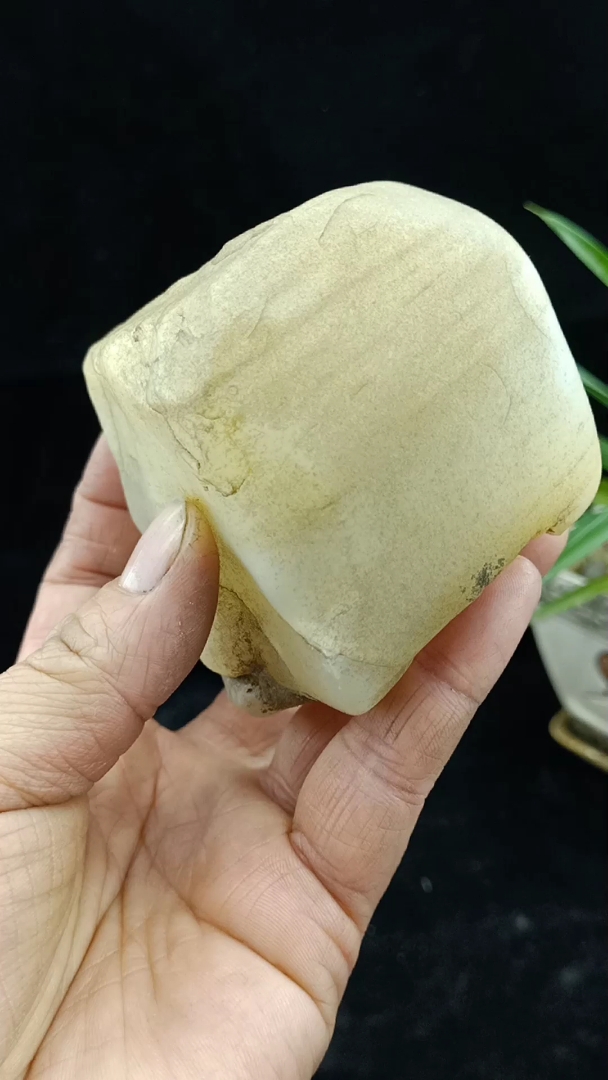 新疆哈密雅满苏,地表戈壁玉