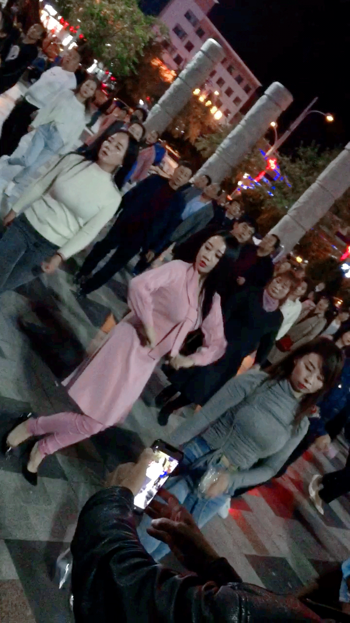 定边网红郑燕三姐妹