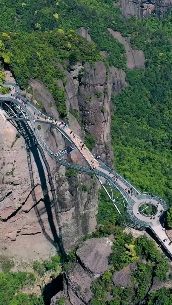 神仙居如意桥全长100米,离地海拔600米,周围采用镂空设计,你敢走吗 ?