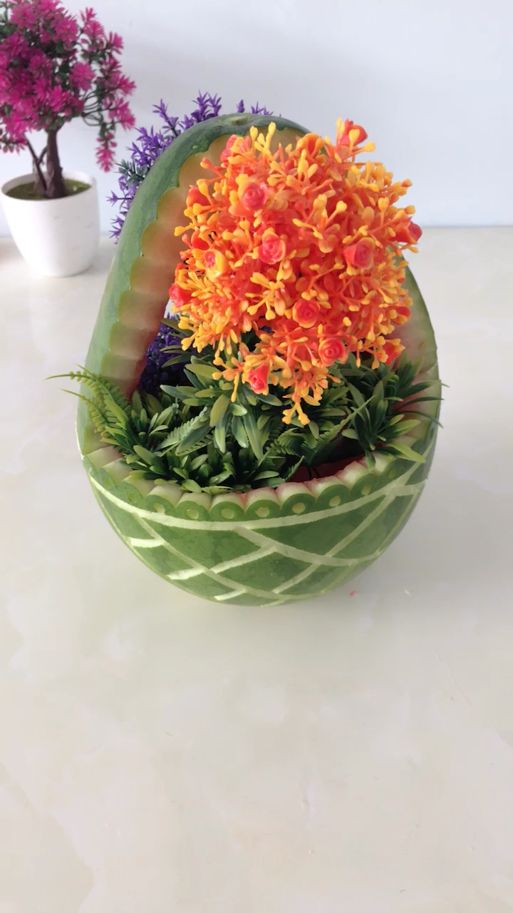 西瓜做的花篮,怎么样.