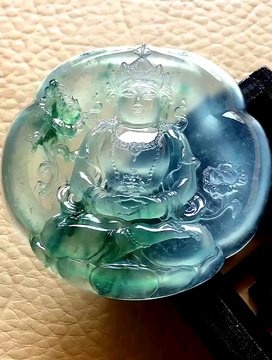 寻找最牛手艺人#老坑玻璃种飘花度母,极具质量感,飘花素雅大方,韵味