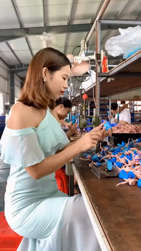 单身小伙,天天说厂里没有美女干活没劲!没办法只能天天陪着你干活!