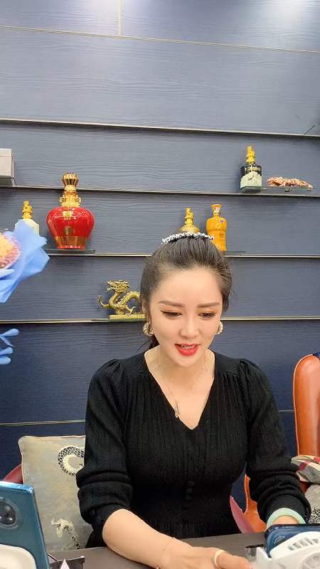 2020-11-27 0举报 盈公主是耶