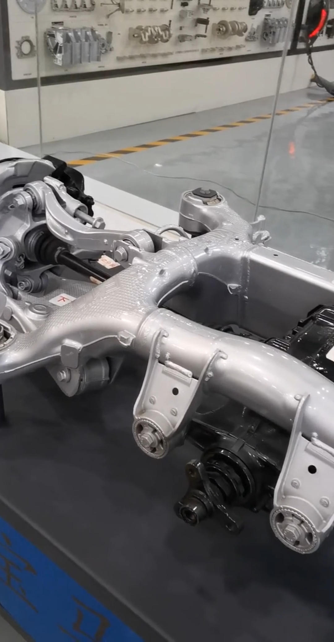 汽车那些事#老款宝马的后桥元宝梁真结实啊!