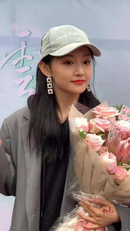 宝藏女孩吴佳怡,吴佳怡今天又开机了新戏,她真的好美-度小视