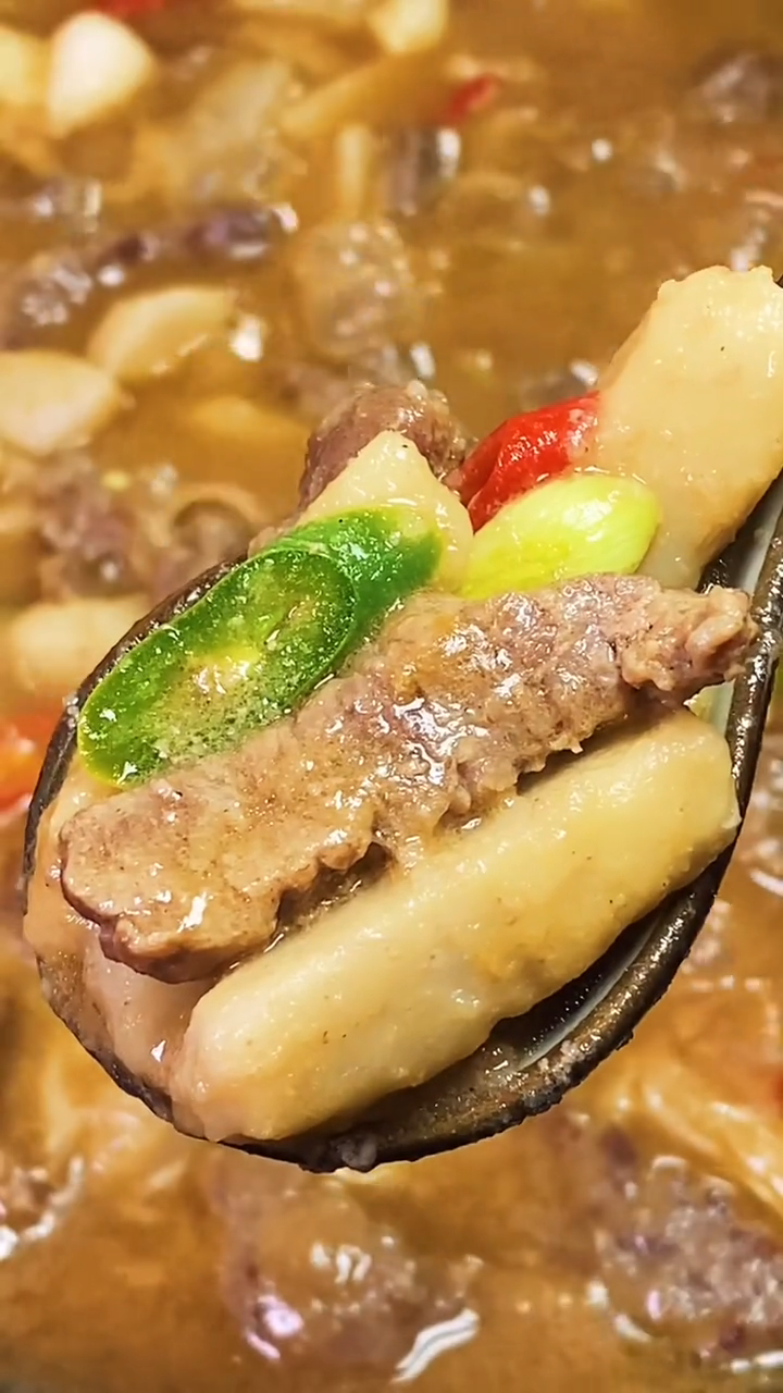 牛肉炖芋头好吃又简单.