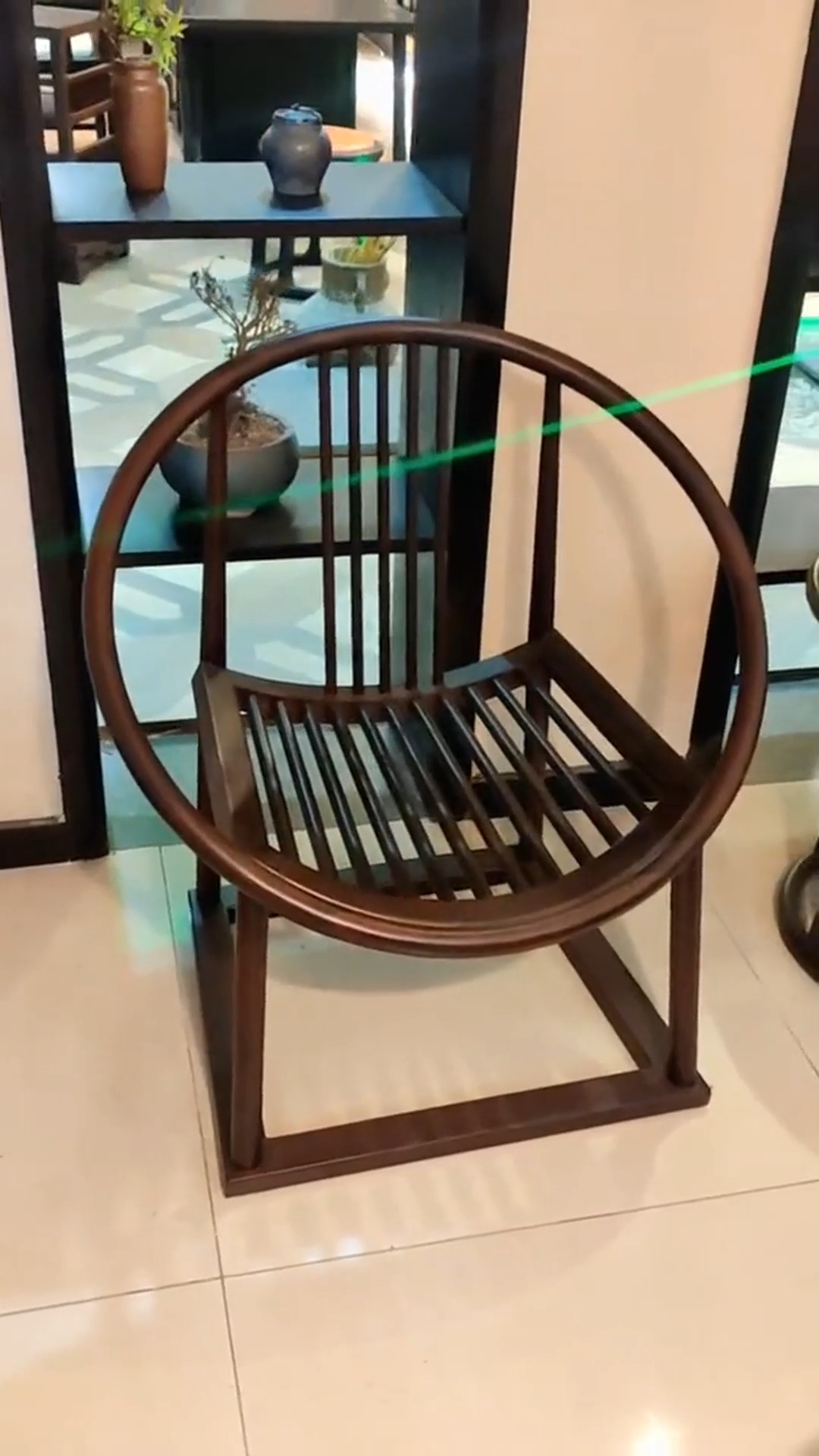 个性圈椅,真的是圈起来的,坐上去很舒服!