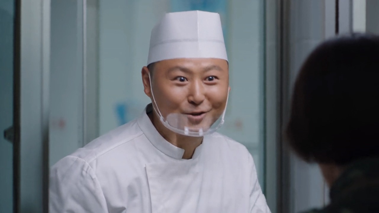 你们食堂大妈打菜手还抖吗?让他们看看食堂大叔是如何打菜的