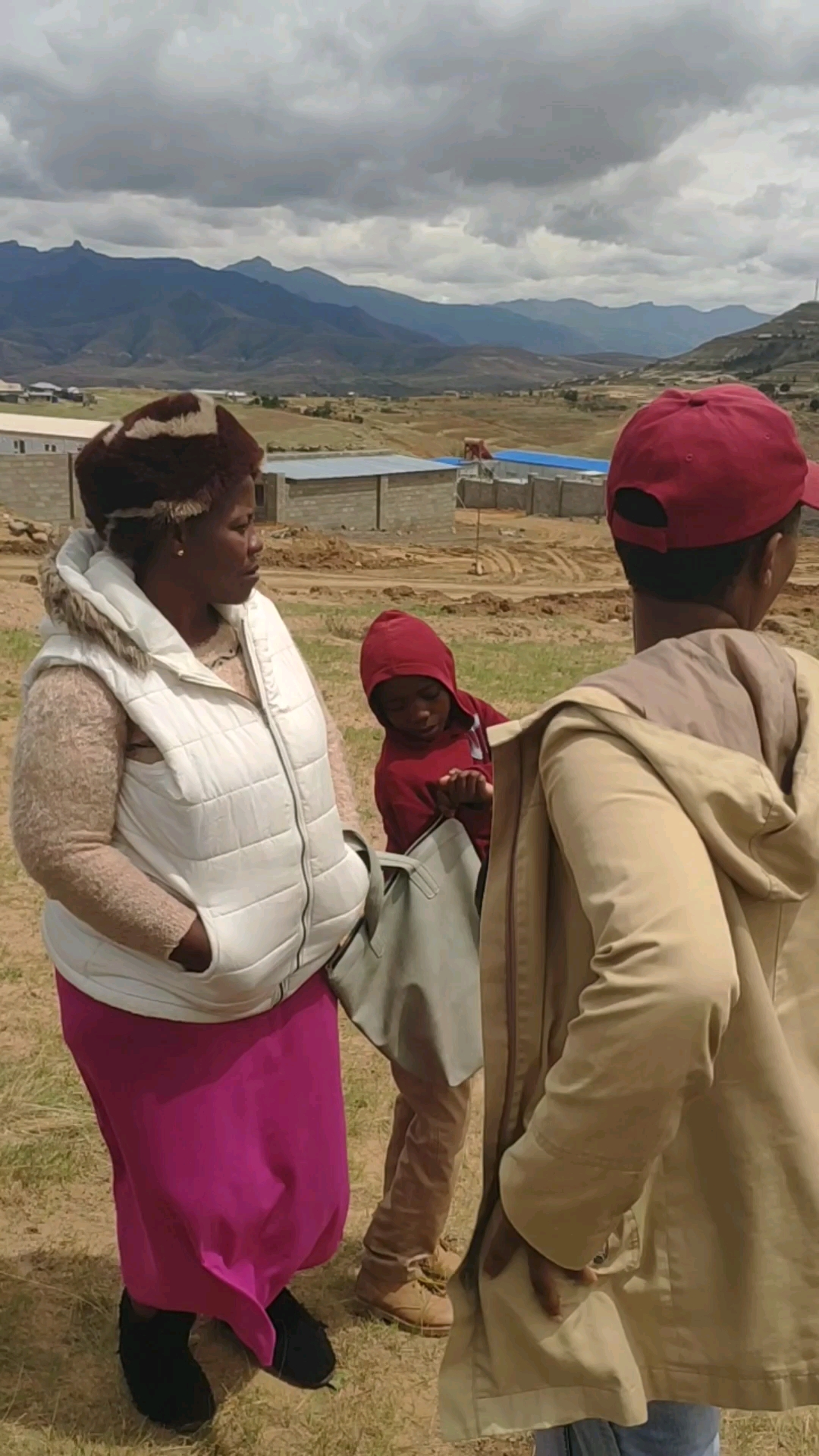 非洲莱索托,人口稀少,一个月才有一次集会