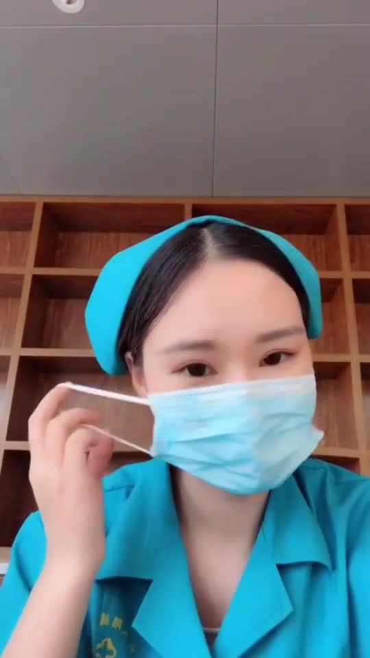 护士小姐姐自拍时摘掉口罩,看到正脸,网友打扰了
