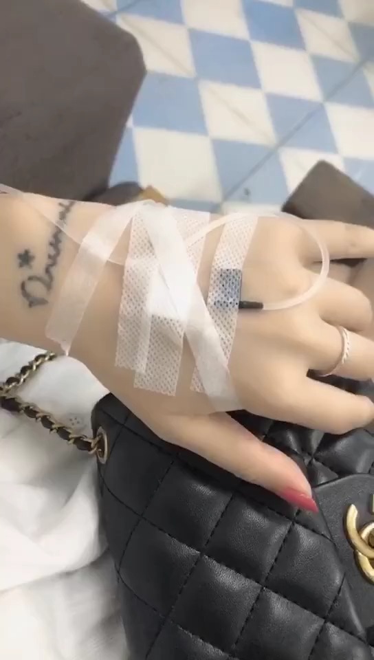 今天感冒了去医院输液,扎了九针没扎上,我问护士你叫李十针吗?