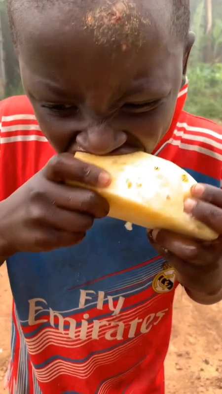 给孩子们买的菠萝,平时也吃不上,酸酸甜甜很可口