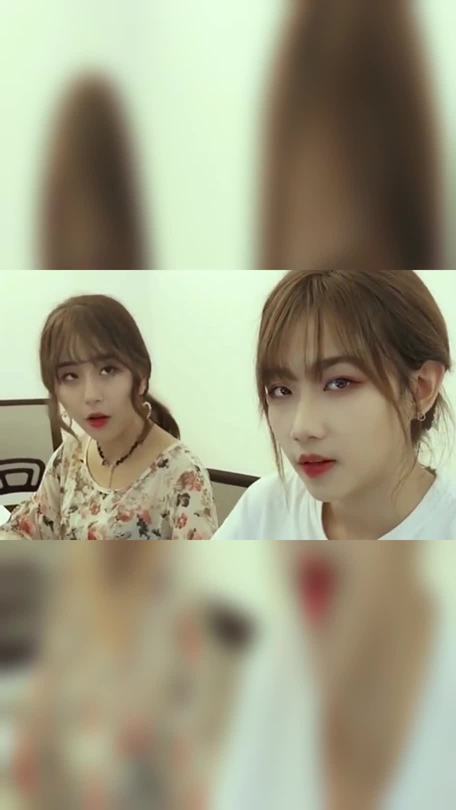 小哥哥一上来就要亲钟婷,紫然旁边看得春心荡漾