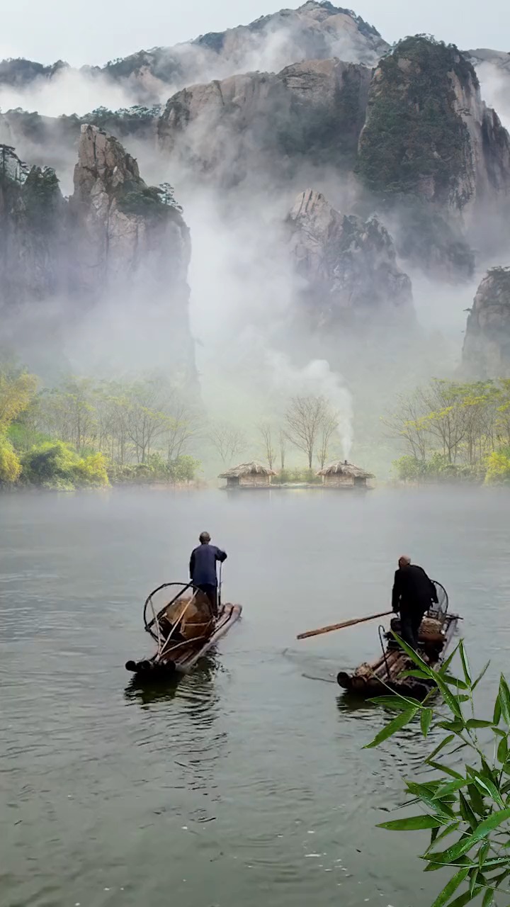 烟波江上一蓑翁半生漂泊谁人懂但看古今往来事是非成败转空头隐居寒江