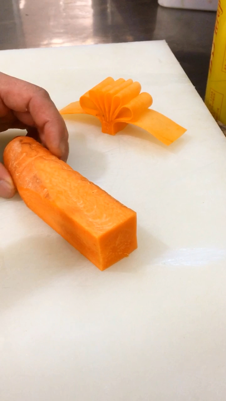 美食#胡萝卜做的小盘饰,了解一下