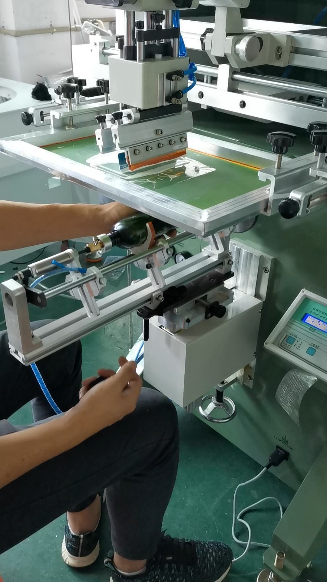 马鞍山化妆品瓶子丝印机厂家扁平瓶子滚印机厂家东莞骏欣机械