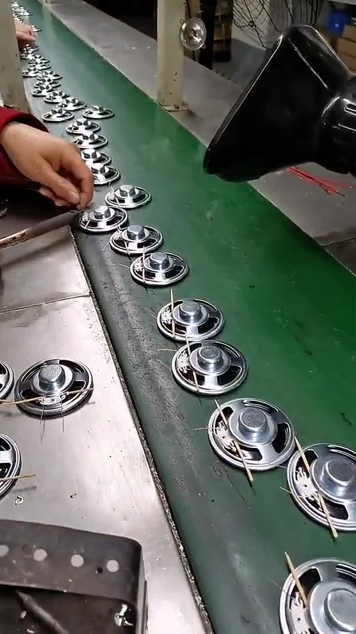 我们厂里的焊锡高手也干不赢这追魂夺命流水线