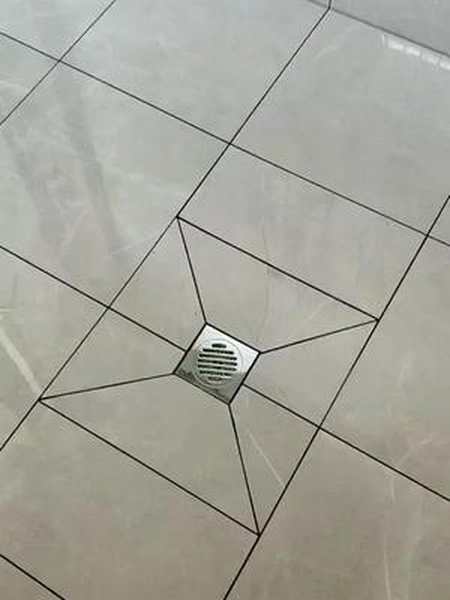 有很多网友说只要是回字型地漏就不存积水我认为没有破缝到地板砖四个