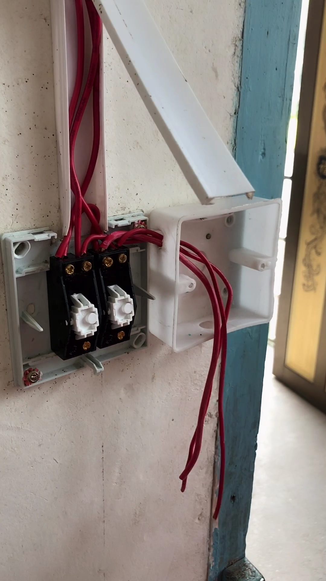 家装水电 今天来安装一套无线双控开关 再也不用下床关灯了