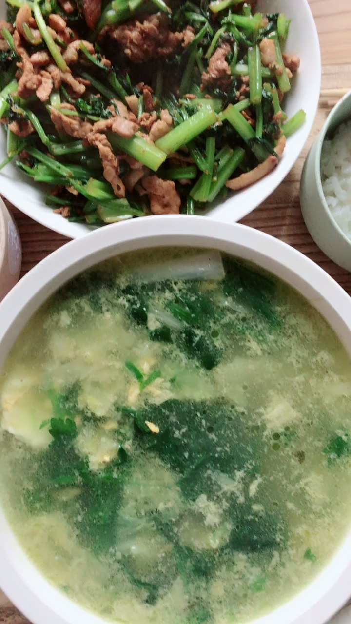 热腾腾香喷喷的饭菜,好香