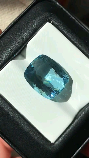 新疆阿勒泰海蓝宝石