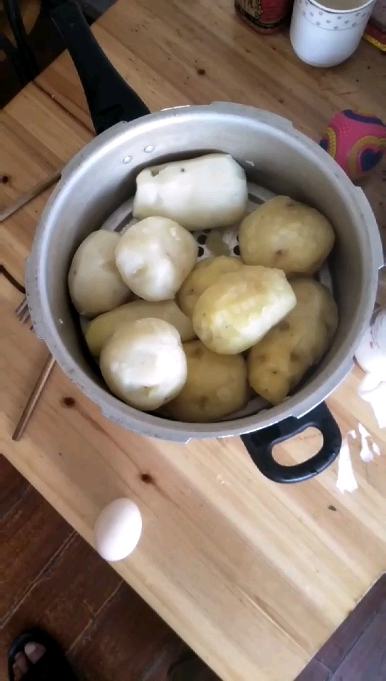 煮洋芋吃,肯定大家没有吃过