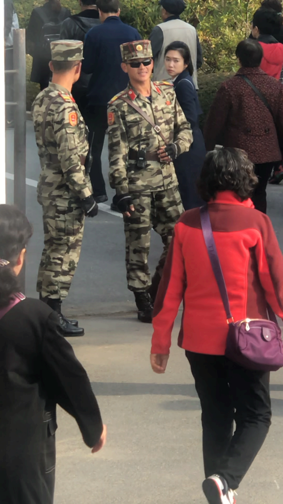 朝鲜开城#朝鲜军人,这新式军装,挺帅气