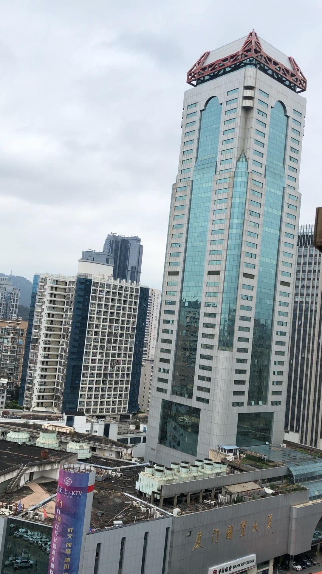 厦门国贸大厦,曾经的厦门最高楼  如今被厦门世贸双子塔以及厦门国际