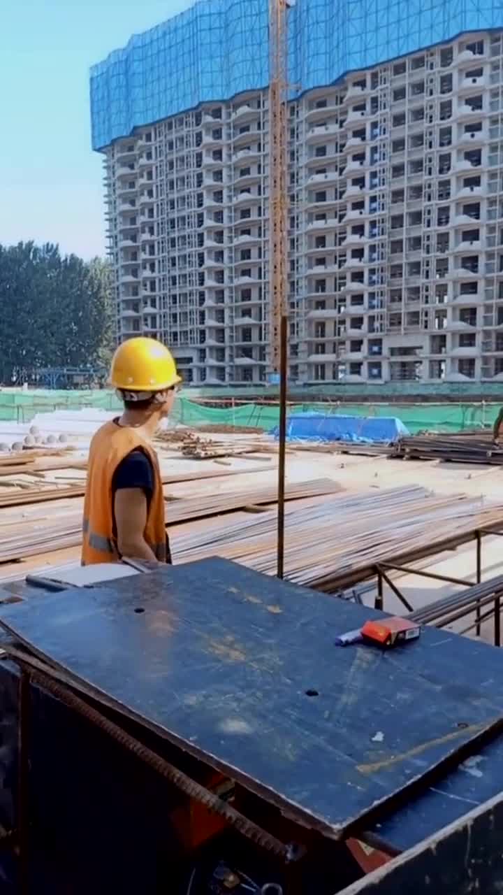工地干活的师傅,看见老板的指挥,竟然视而不见!