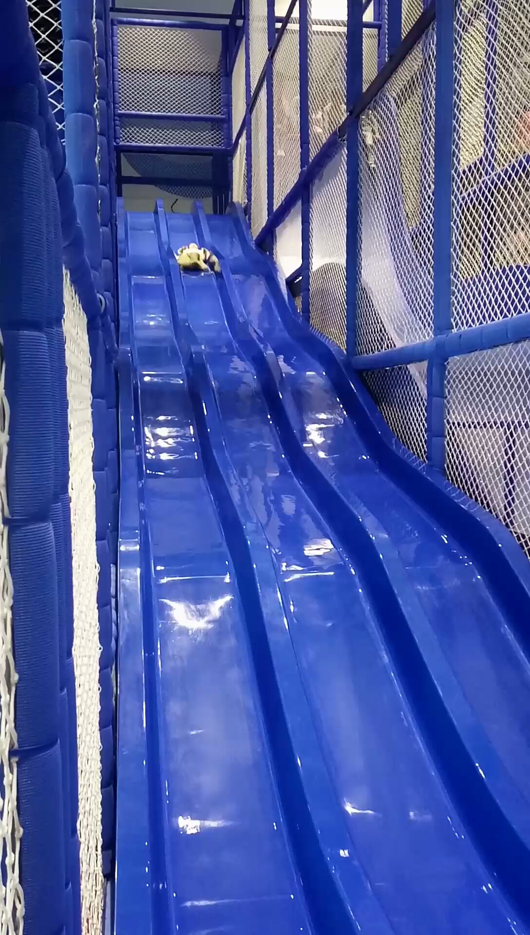 超级大滑梯,玩的真高兴!