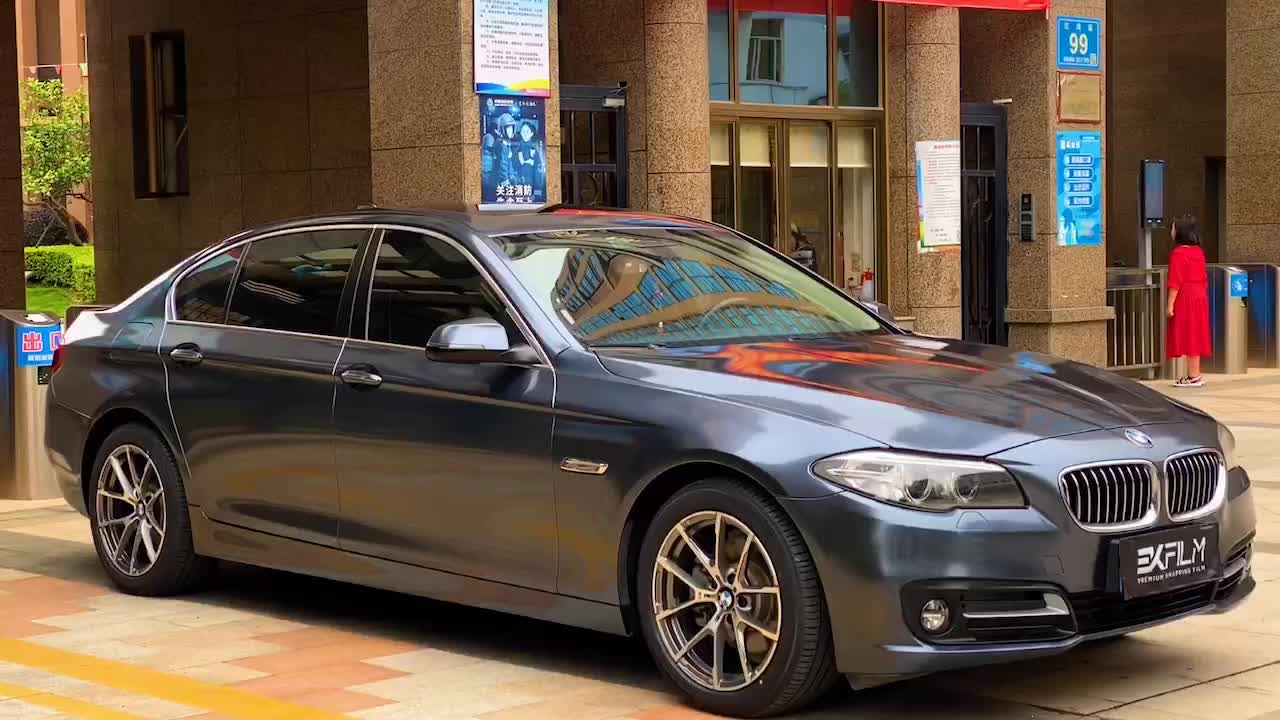 ek film出品:宝马5系贴膜ek改色膜金属珠光黑