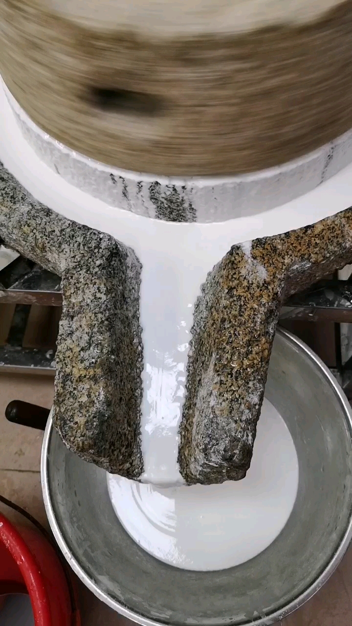 天秀不如你秀#【】探寻之旅,人家老婆在磨米.