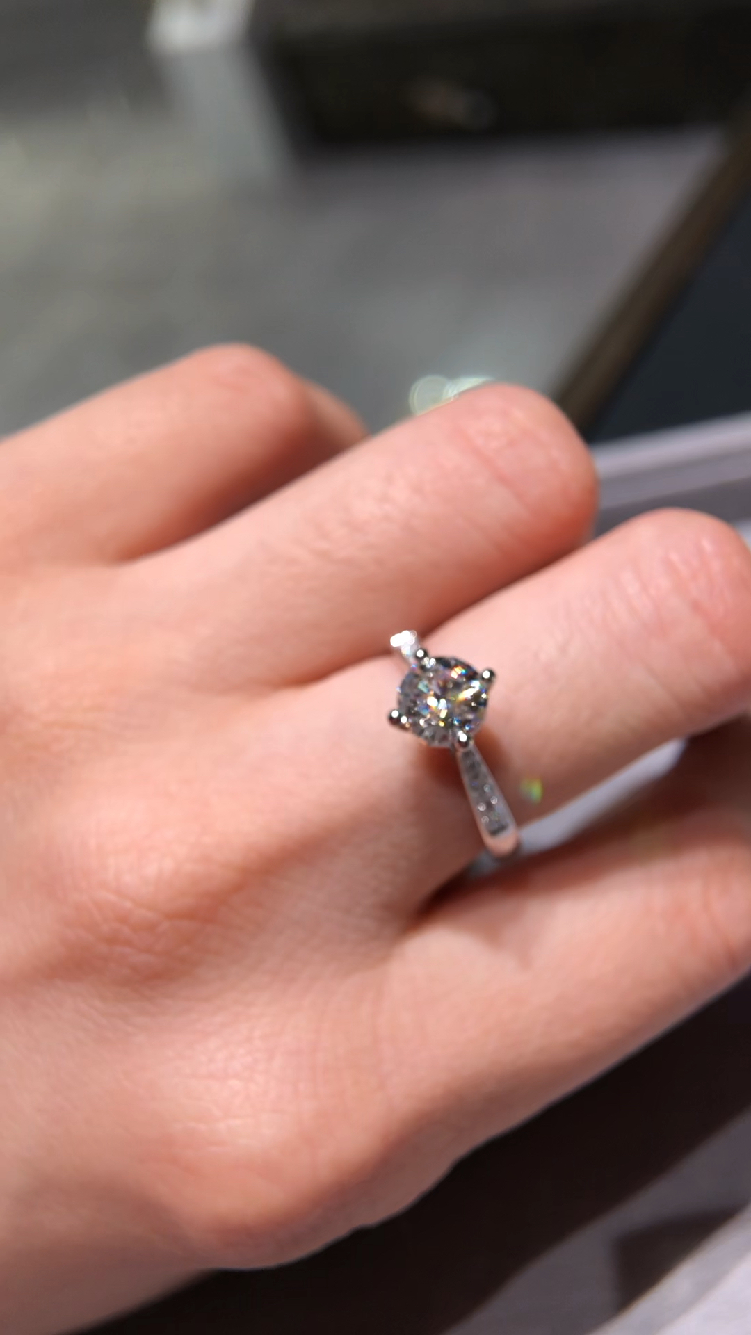 好物推荐#实拍一克拉钻石戒指【爱乐之城】