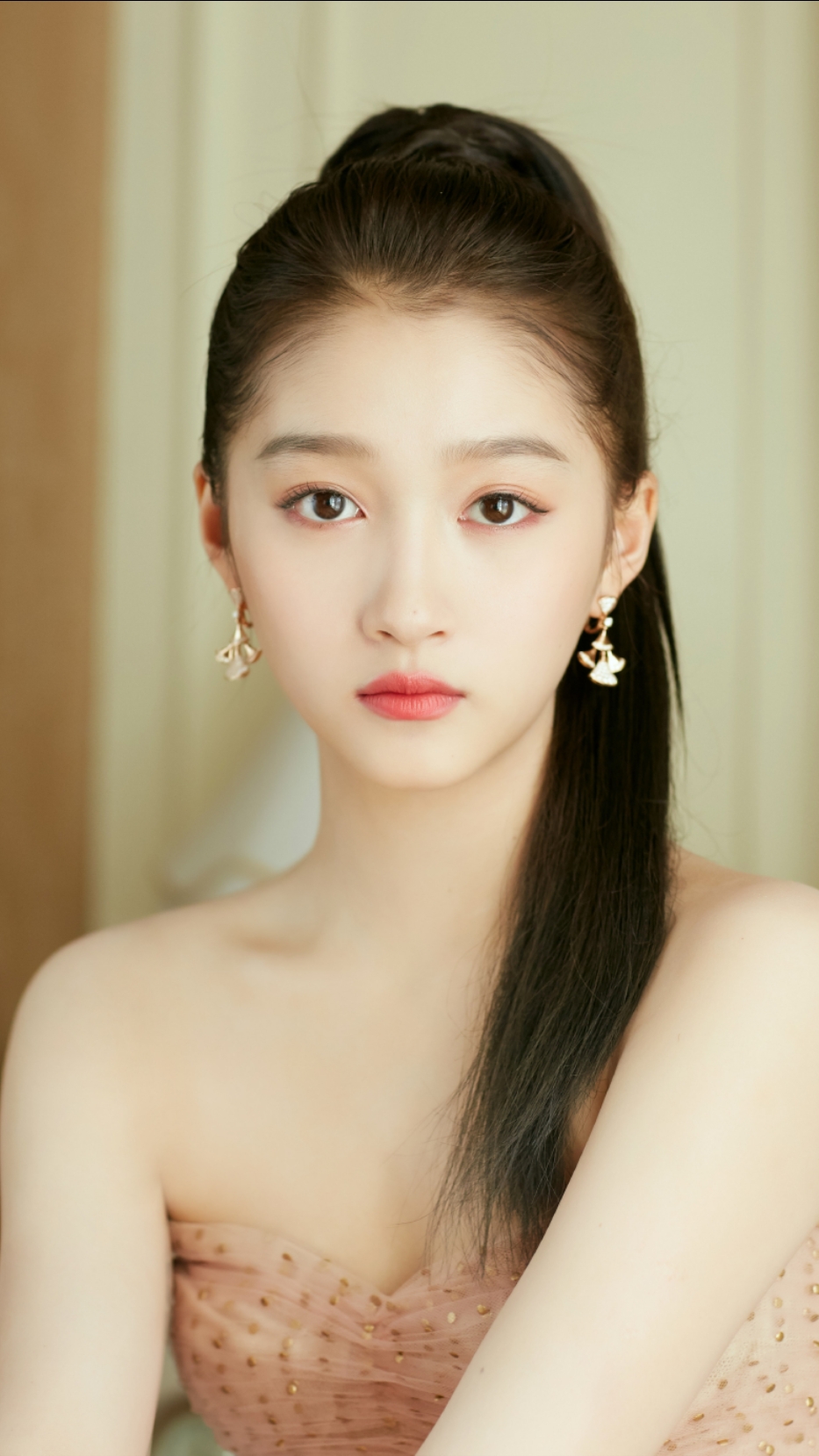 关晓彤#关晓彤这样扎头发好可爱又减龄