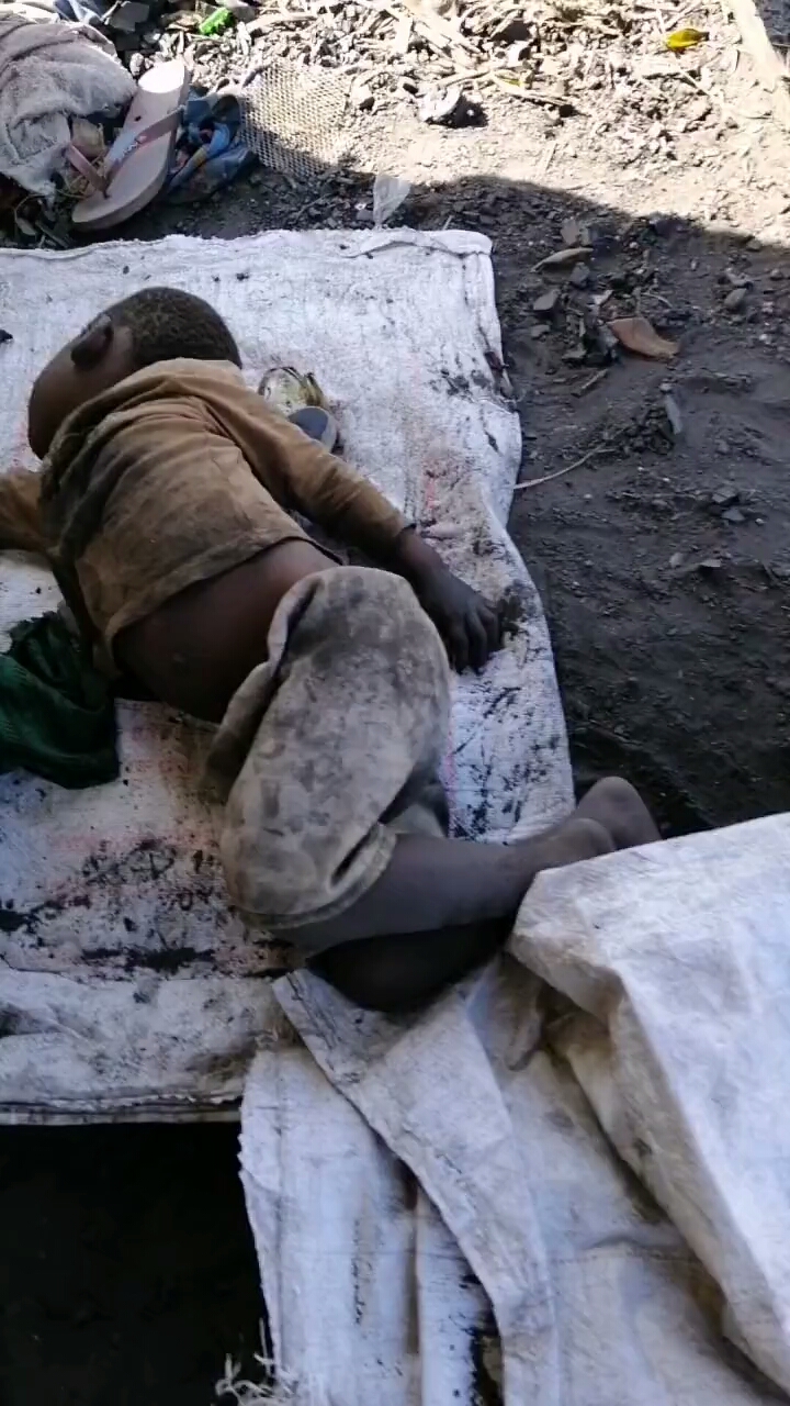 看看这非洲孩子