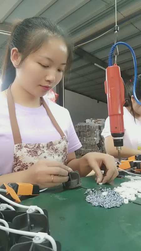 果然不是打螺丝的料工厂打工妹