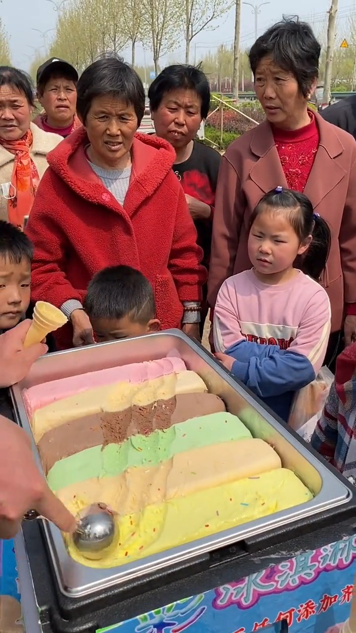 擺地攤賣什麼好,七彩冰淇淋在哪裡學,擺地攤的小生意