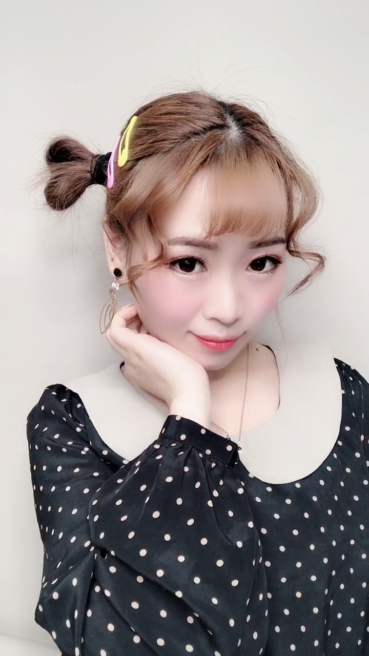我是造型师#最火拍照发型,爱心丸子头!