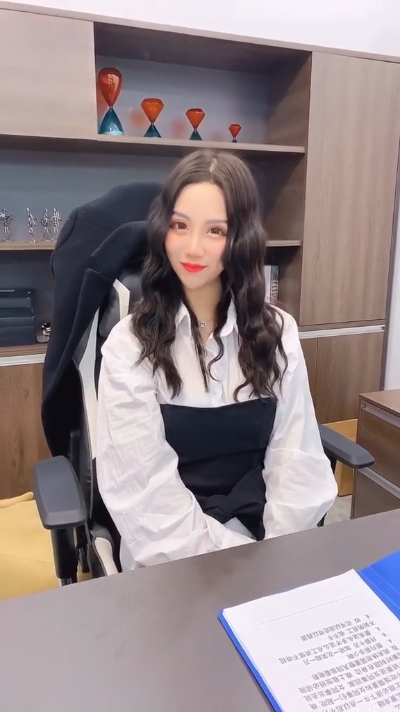 最美女老板#有人愿意来我公司上班吗?