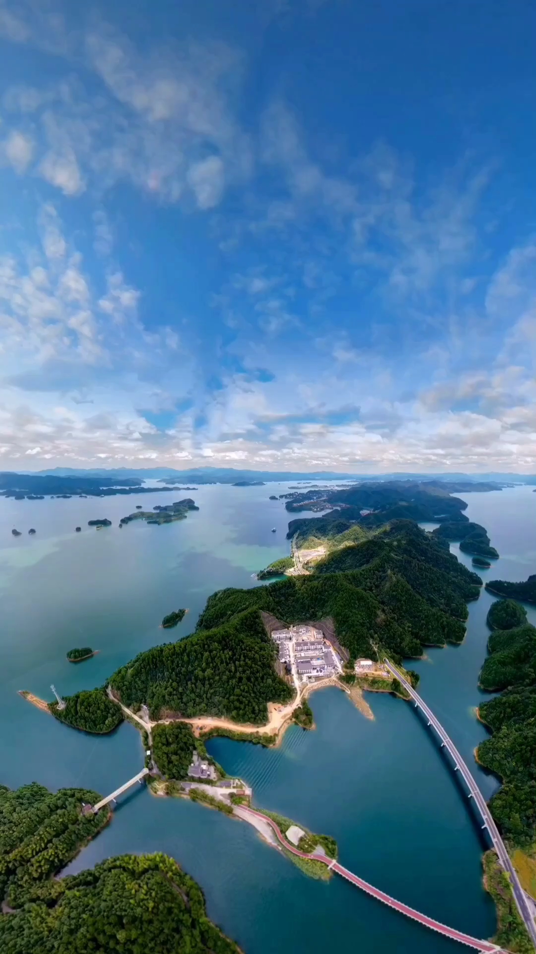 我的私藏景点#浙江·千岛湖全景:叠翠笼青两岸山,拨云见日一片天!