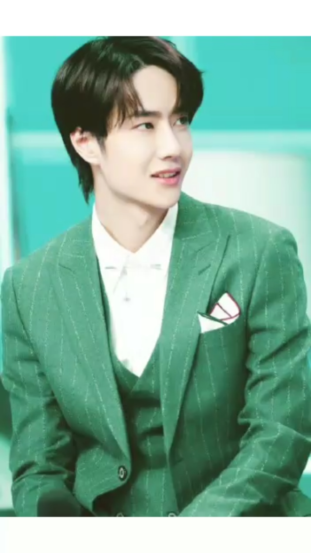 男星绿色西服:王一博可爱,肖战精致,看到刘宇宁:满屏都是高级感