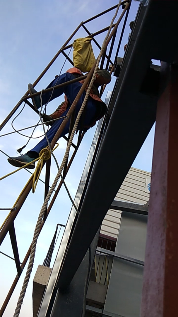 自制爬梯,有点危险啊,安全绳用不上